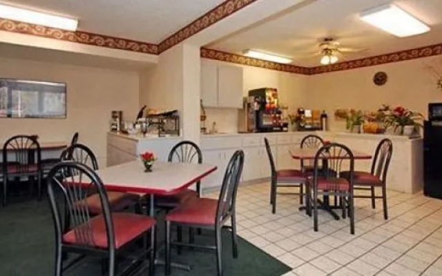 Travelodge by Wyndham Alachua