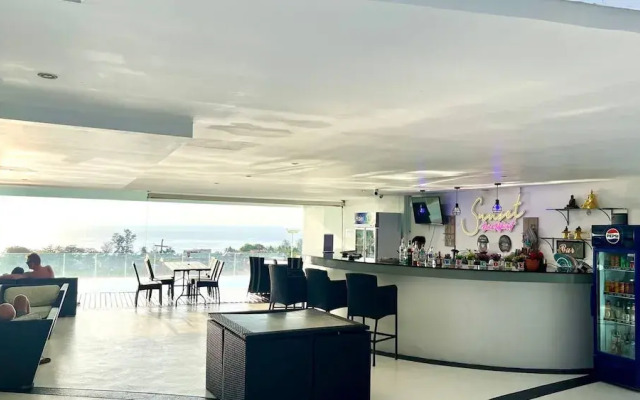 B12a Pool Access Partial Seaview 2brs 1bath Karon