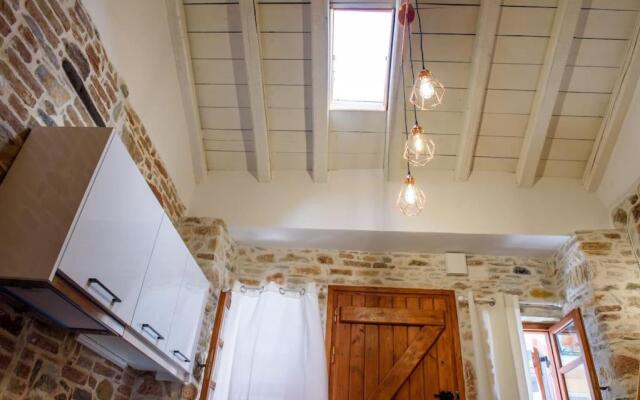 Lavrio stone house 5 min from the centre/port