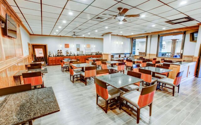 Comfort Inn & Suites Triadelphia - Wheeling