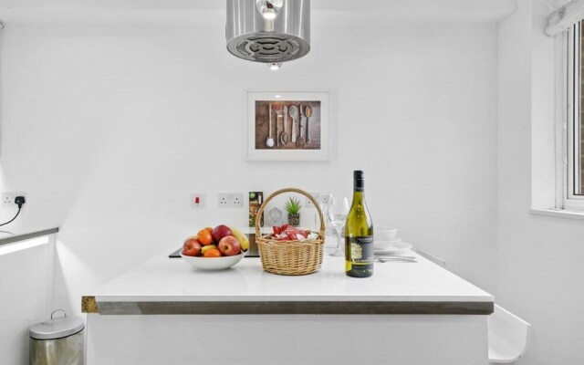 Livestay- Trendy 1bed With Balcony in Westminster