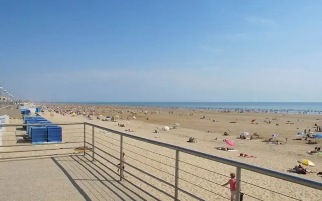 Property With 2 Bedrooms in Saint-jean-de-monts, With Pool Access, Fur