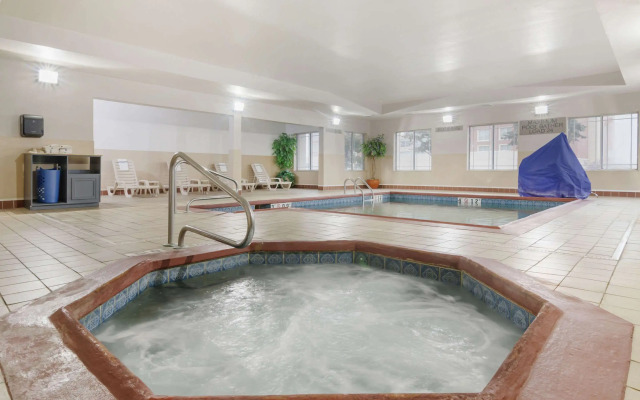 Country Inn & Suites by Radisson, Columbia, MO