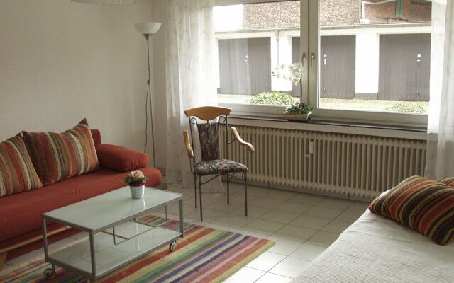 Tolstov-Hotels Big Room Apartment