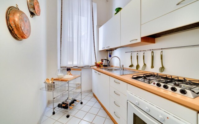 2 Bed Apt w/ Terrace Near Collosseum, Serviced by Hostmaker