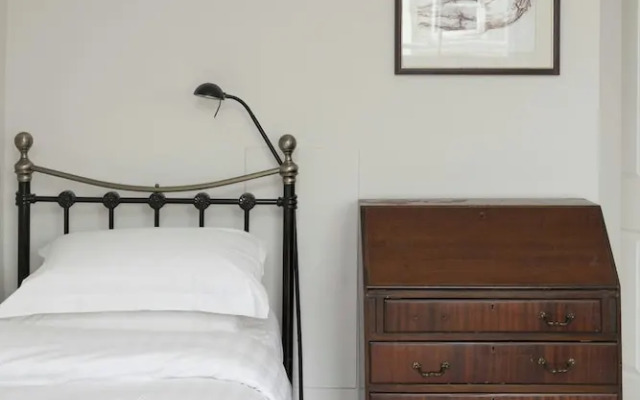 Winchendon Road by Onefinestay