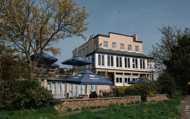 Royal Hotel, Bar & Grill