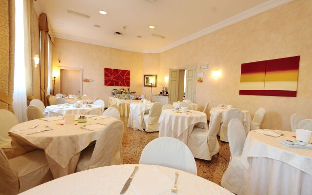 Rechigi Park Hotel