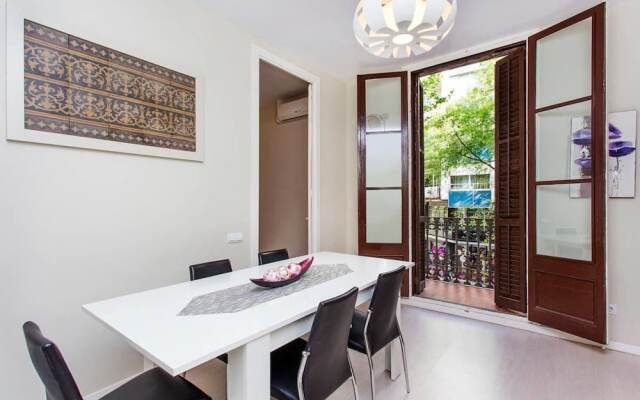 Trendy 3 Bedroom Flat in Central Area