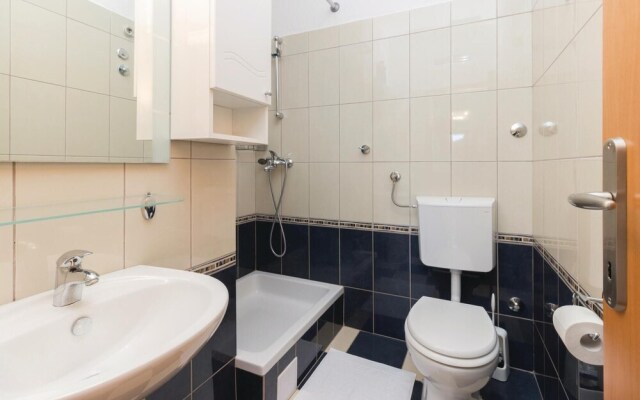 Amazing Home in Pasman With Wifi and 8 Bedrooms