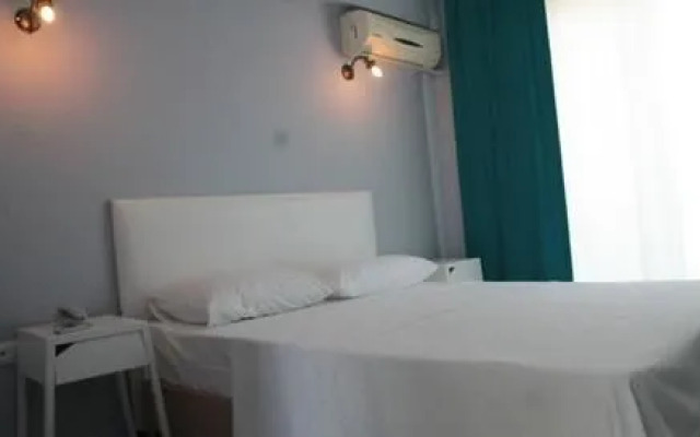 Lapis Port Surf Hotel