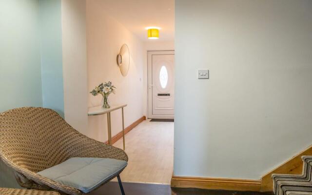 Queens Townhouse - 3 Bedrooms - Pets - Parking