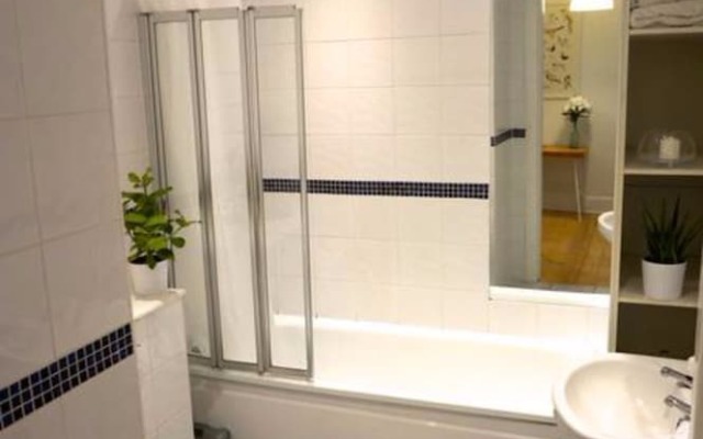 1 Bedroom Apartment In Morningside