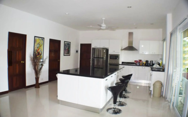 Luxury 5 Bed 5 Bath Villa