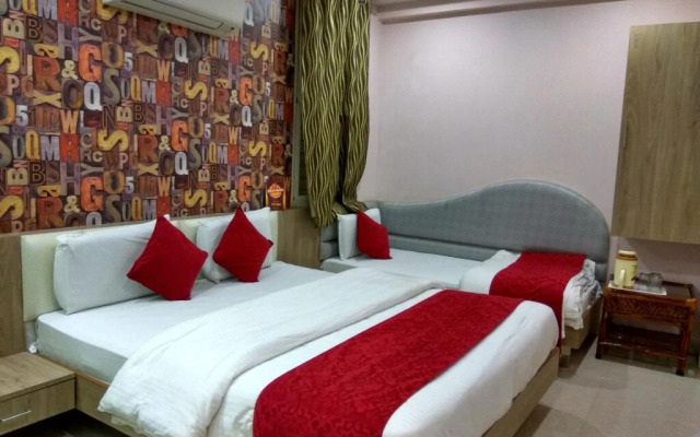 OYO 2403 Hotel Aamantran Avenue