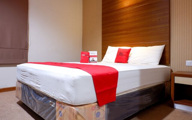 RedDoorz Plus near Mall Ciputra Semarang