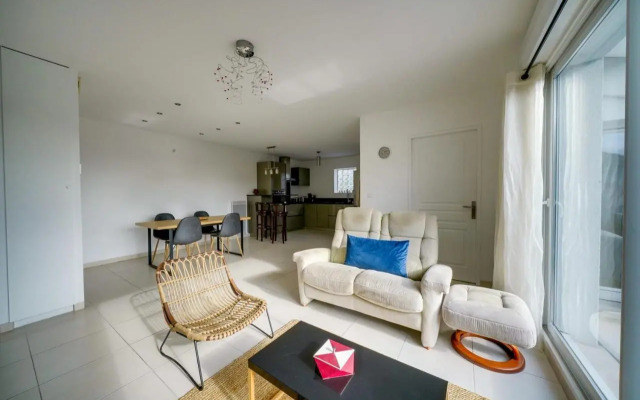 Nice apartment Mérignac with terrace and parking