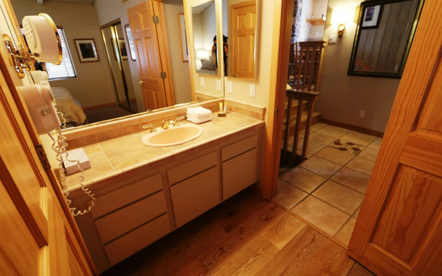 Mammoth West #137 Condo