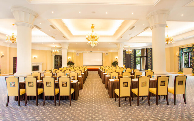Dalat Edensee Lake Resort & Spa