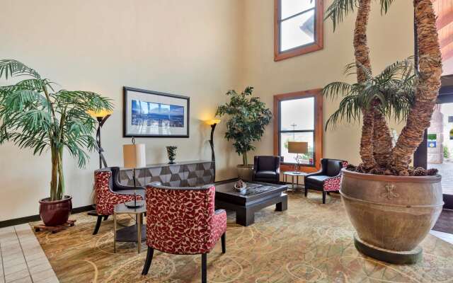 Best Western Plus Swiss Chalet Hotel & Suites