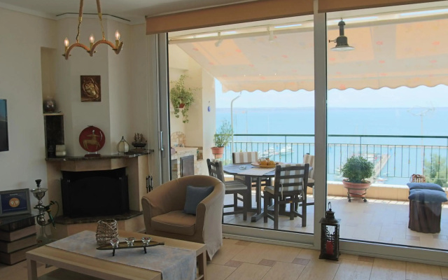 Apartment with marina view