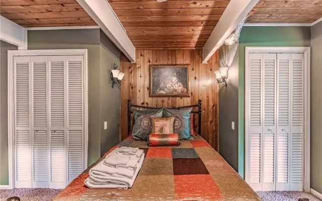 Paradise On The River Three Bedroom Cabin