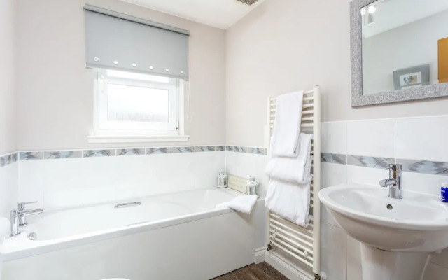Elms Way - Donnini Apartments