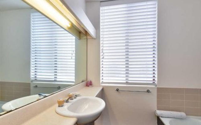 4 'The Point' 5-7 Mitchell Street- Stunnning Water Views With Air Conditioning – Bathroom – Soldiers Point