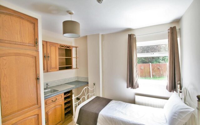 Hatherley Studio Lets by RoomsBooked