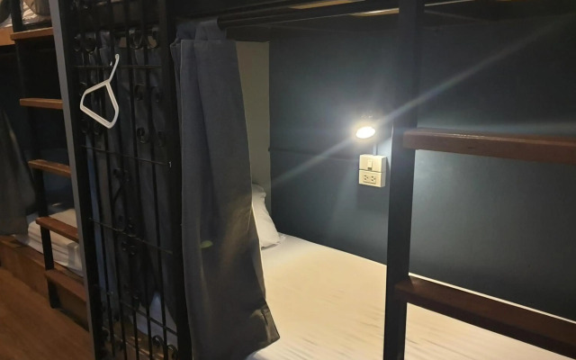 Silom SPACE Hostel