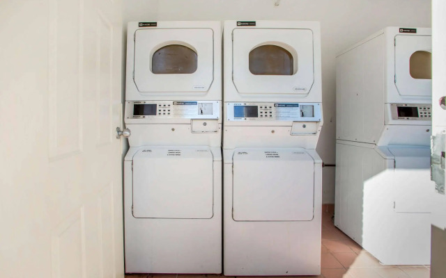 HomeTowne Studios By Red Roof Egg Harbor–Atlantic City Airport