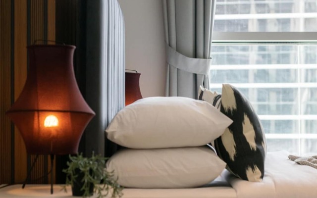 Cosy 2BR Burj Khalifa Gym/pool by Belvilla