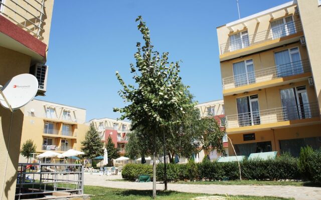 Quiet Family Apartment in Sunny Day