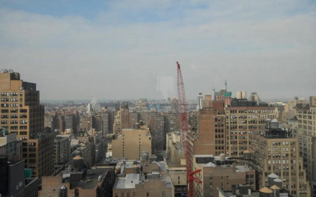 Churchill At 777 6Th Ave