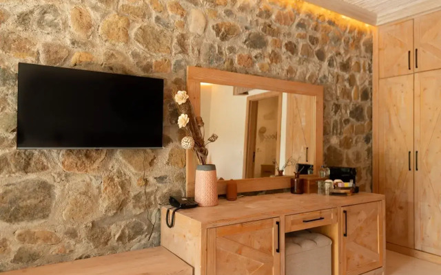 Izz Getaway – Adults Only