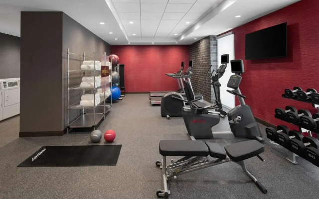 Home2 Suites Des Moines at Drake University