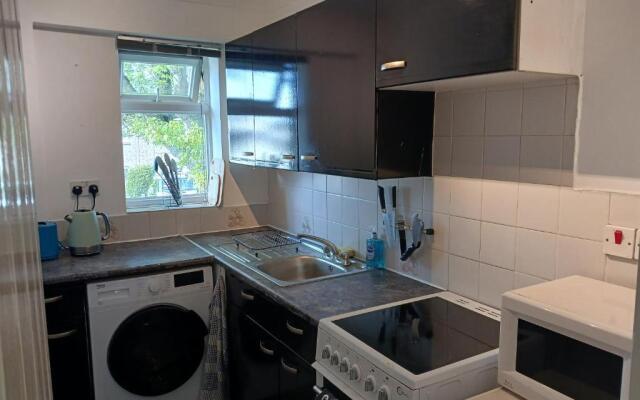 Cosy 1-bed Apartment in Swindon, Private Parking