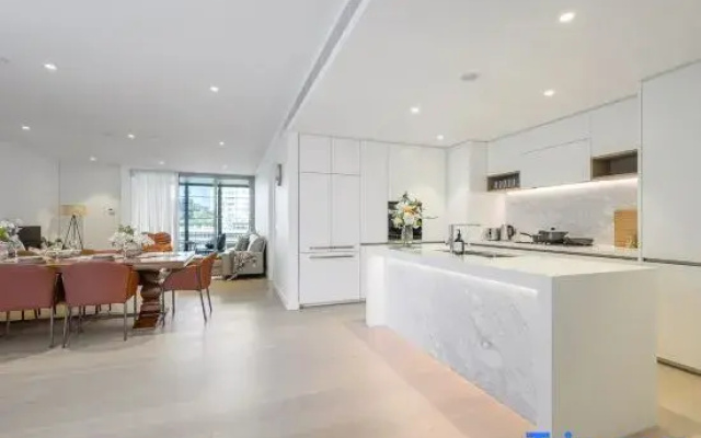 Spacious 3BR in Barangaroo | Free Parking | CBD