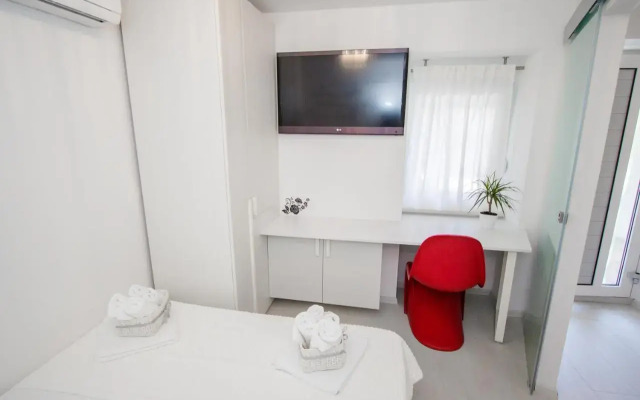 Luxury Studio Apartment White Sensation