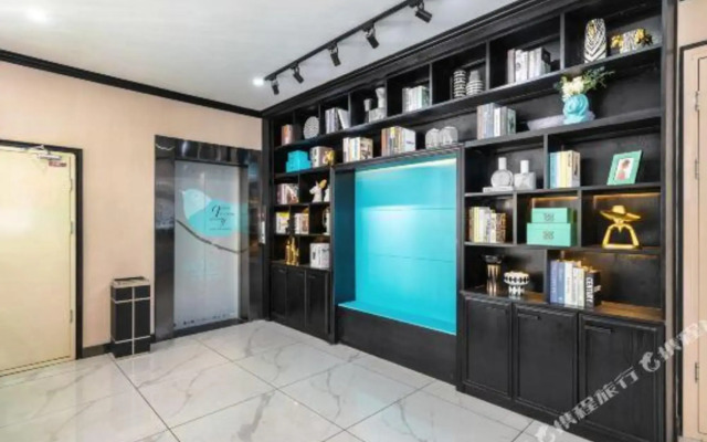 Xana Hotelle (Jokhang Temple at Potala Palace in Lhasa)