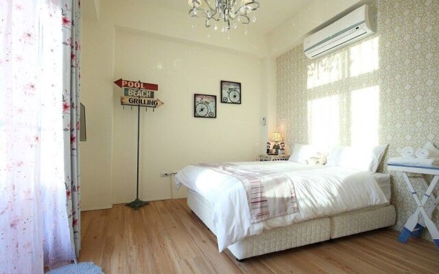 Textile Girl Romantic Homestay