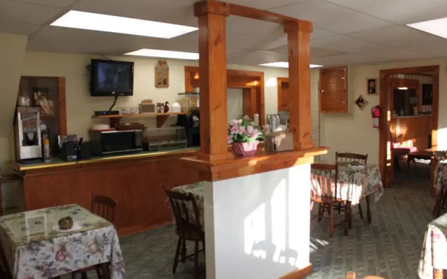 Four Winds Country Motel