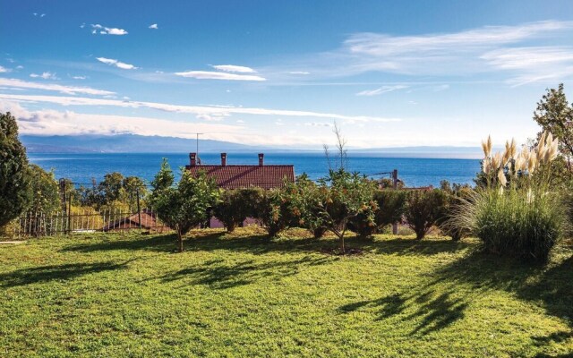 Stunning Home in Ika With Wifi and 2 Bedrooms
