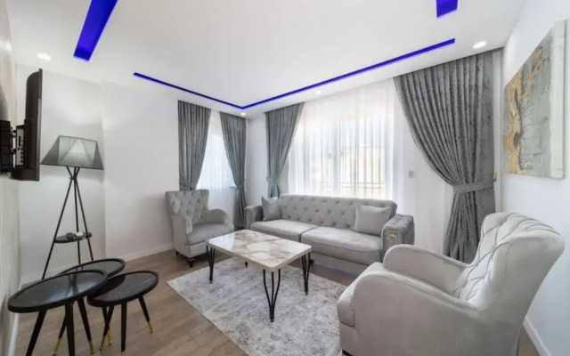 Modern and Central Flat Near Beach in Antalya