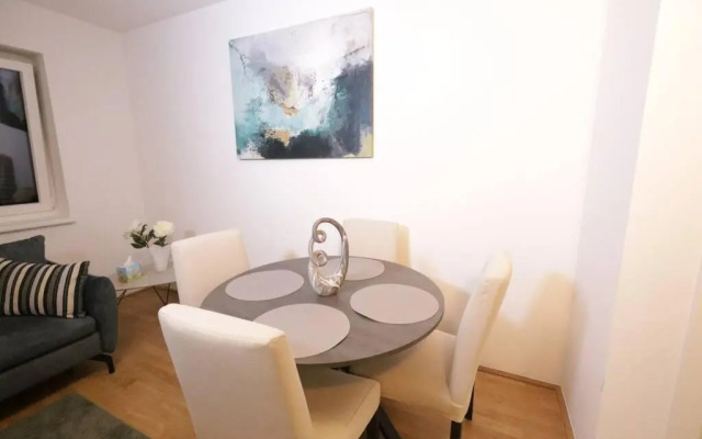 Charming Flat & Balcony near CentralStation Apt15