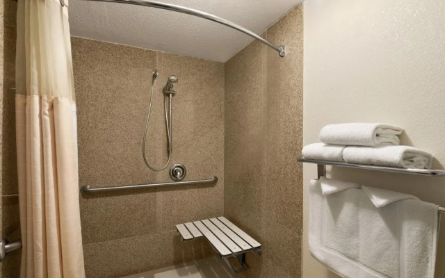 Days Inn & Suites by Wyndham Omaha NE