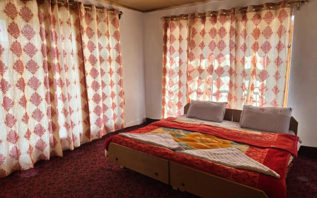 Kandalha Guest House