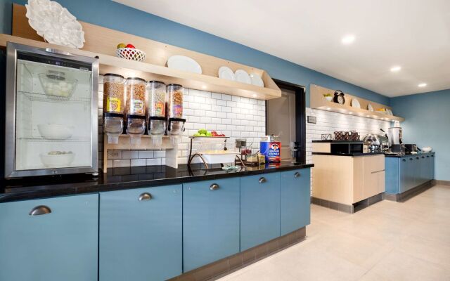 Country Inn & Suites by Radisson Roseville - St. Paul