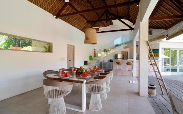 "stunning 4 Bedrooms Private Pool Villa in Canggu"