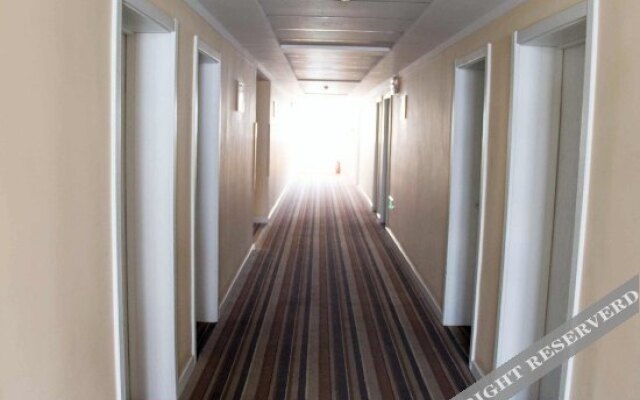 Yuebaike Business Hotel Tangshan Chezhan Road